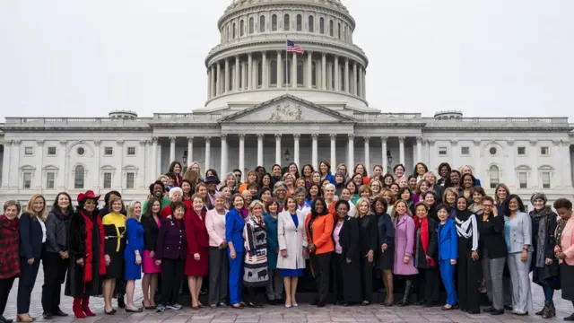 انتخبت النائبة الديمقراطية نانسي بيلوسي رئيسة لمجلس النواب