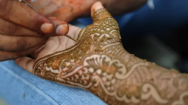 मेहंदी के हाथ