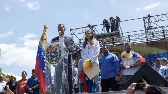 Juan Guaidó discursawin casa de apostasum púlpito