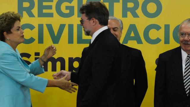 Toffoli com a então presidente Dilma Rousseff e seu vice, na época, Michel Temer,qual o melhor app para apostas de futebol2015. Na época ele era vice-presidente do STF