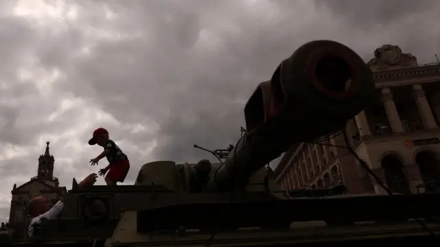 парад російської знищеної техніки