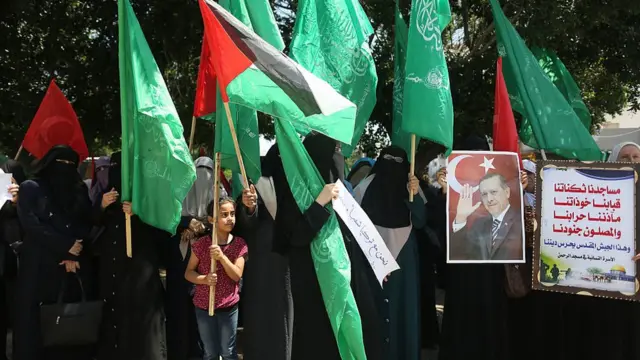 تجمع هواداران حماس به نفع اردوغان