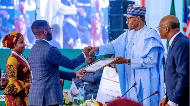 President Buhari dey give Dr Stella Adadevoh son Bankole Cardosodi Ecowas posthumous award of excellence n behalf of im late mother.