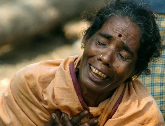 రోధిస్తున్న మహిళ