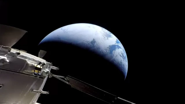 كاميرا ترصد لحظة اقتراب أوريون من الأرض بعد إنهاء مهمتها حول القمر