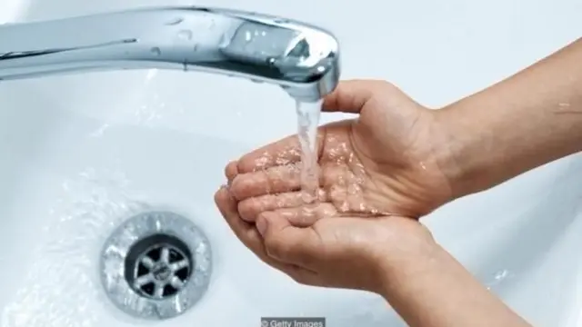 Nếu bạn bị bỏng, đừng dùng bơ, hãy để vòi nước xả vào đó ít nhất 20 phút