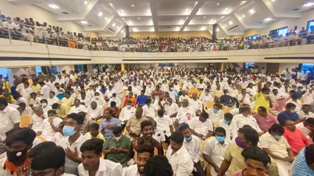 ஆலோசனைக் கூட்டத்தில் பங்கேற்றவர்கள்.