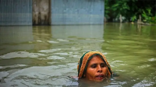 বন্যায় অসহায় মানুষ।