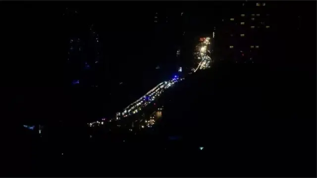 বিদ্যুৎ চলে যাওয়ায় মঙ্গলবার সন্ধ্যার পর ঢাকা শহরের চিত্র।