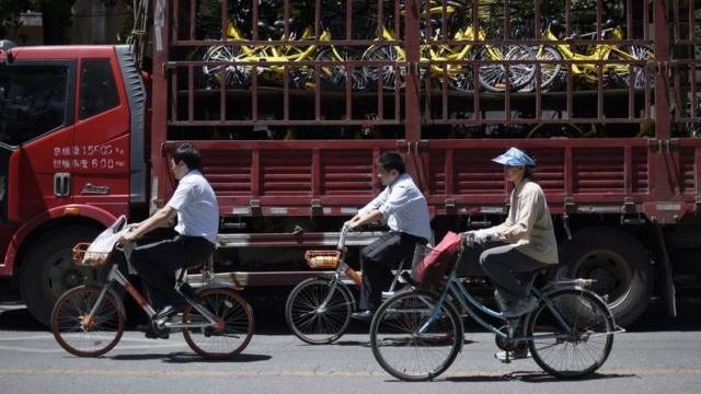 Китайские граждане на велосипедах