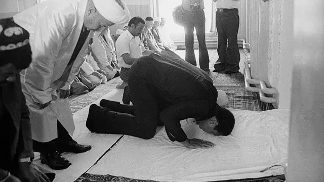 Муҳаммад Али Самарқанд масжидида.