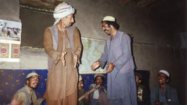 अफ़ग़ानिस्तान में मुजाहिदीन नाचते हुए