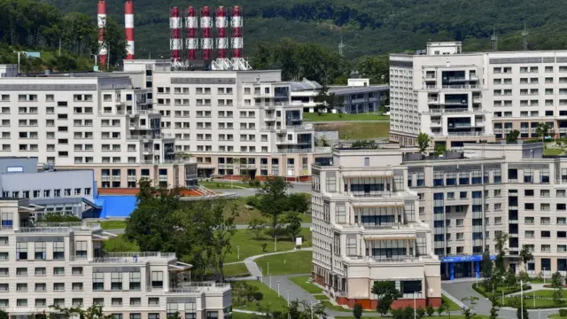 (캡션) 유력 회담장으로 거론되는 루스키 섬의 극동연방대학 캠퍼스 내의 호텔