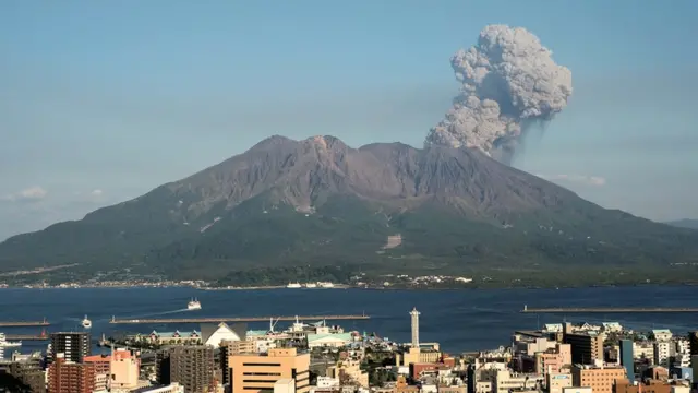 Sakurajima Yanardaşı yakınlarındaki Kagoshima kentinde yaklaşık 600 bin kişi yaşıyor