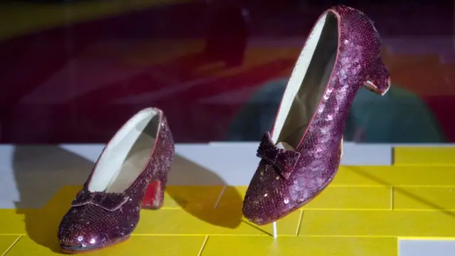 Рубінові черевички