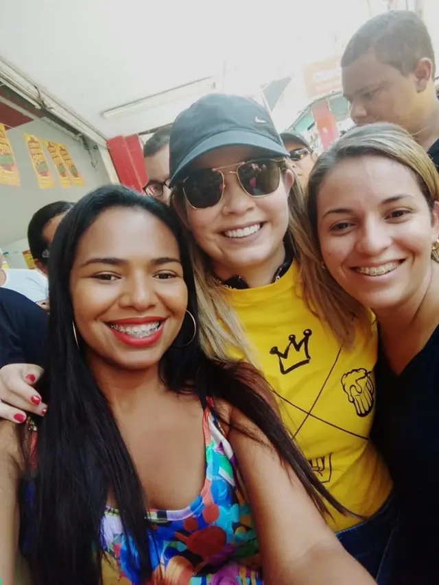 Marilia Mendonça e fãs