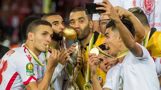 لاعبو الوداد يحتفلون بالبطولة
