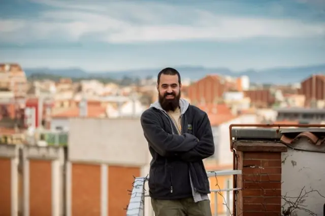 Kendini Tabarnia'nın sözcüsü olarak tanıtan gazeteci ve mizahçı Jaume Vives