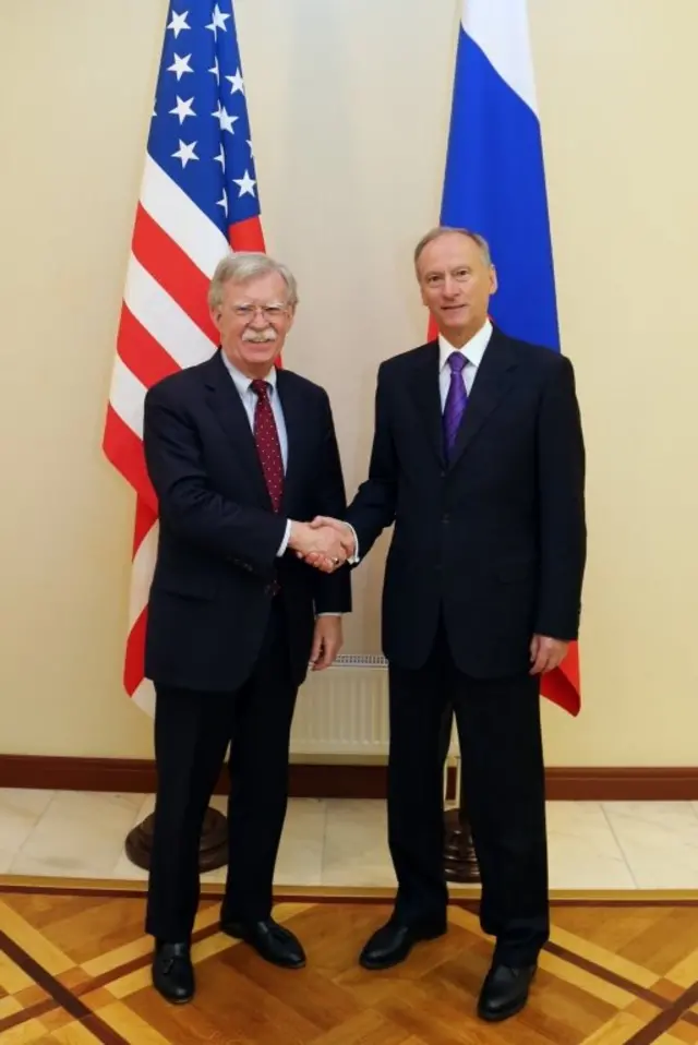 نیکلای پاتروشف دبیر شورای امنیت ملی روسیه و جان بولتون مشاور امنیت ملی آمریکا