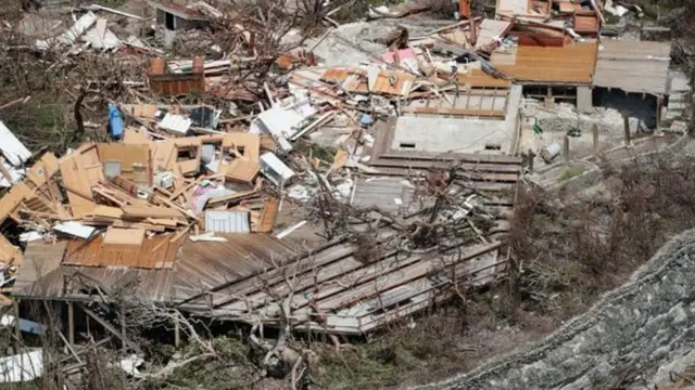 Casas destruídas pelo furacão Dorian