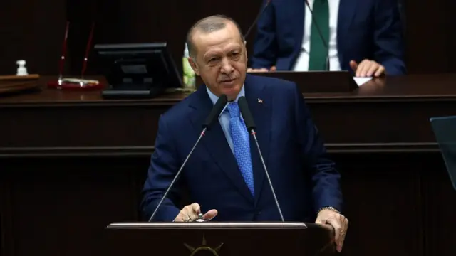 Cumhurbaşkanı Recep Tayyip Erdoğan'ın ekonomi ve finans yönetimiyle ilgili yeni döneme işaret eden sözlerinin ardından, Türk Lirası'nın yeni haftayla başlayan değer kazancı hızlandı.