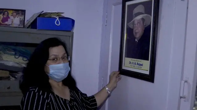 ਡਾ. ਵੀ ਕੇ ਰਾਜਪਾਲ ਦੀ ਫੋਟੋ ਨਾਲ ਮਧੂ ਰਾਜਪਾਲ