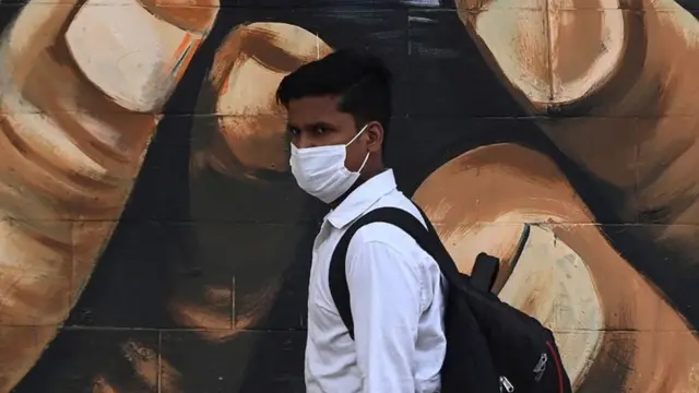 મુખ્ય મંત્રી વિજય રૂપાણીએ કોરોના અંગે નવા પ્રતિબંધો અને મર્યાદાઓની જાહેરાત કરી છે.