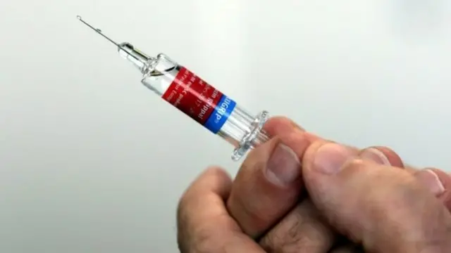 กระบอกฉีดยาสำหรับใช้ครั้งเดียวแล้วทิ้งทำจากพลาสติก