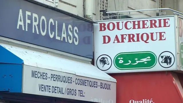 Château Rouge, une zone commerciale de Paris très fréquentée par des africains.