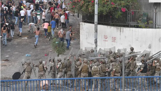 مظاهرات اللبنانيين