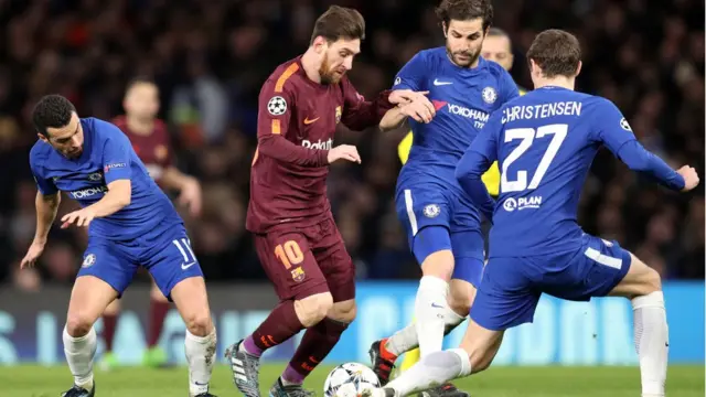 ميسي بين مدافعي تشيلسي