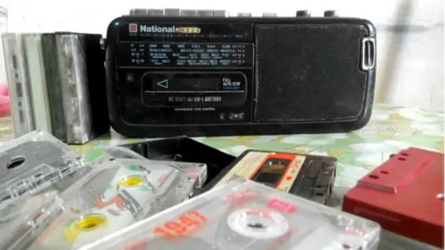 ক্যাসেট প্লেয়ারে গান শোনার যুগ শেষ হয়েছিল সিডি আসার পর। আর এখন গান দিন দিন হয়ে উঠছে অনলাইন কেন্দ্রীক, যেখানে কপিরাইট আইন লঙ্ঘনের অভিযোগ আসছে বেশি