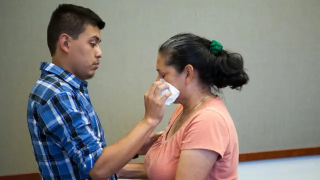 Steve Hernández y su madre, María Mancia