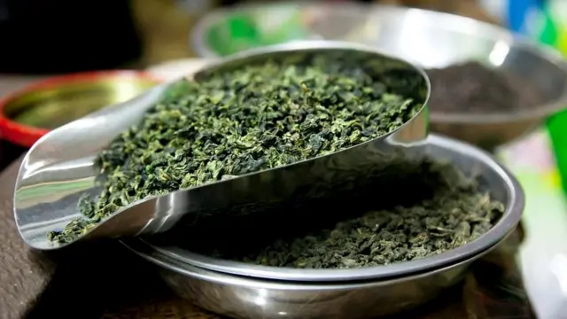 Чай в Англии в то время был необыкновенно дорогим