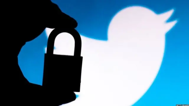 "సోష‌ల్ మీడియా యాప్‌ల‌తో హ‌నీట్రాప్ ముప్పు పెరుగుతుంది"