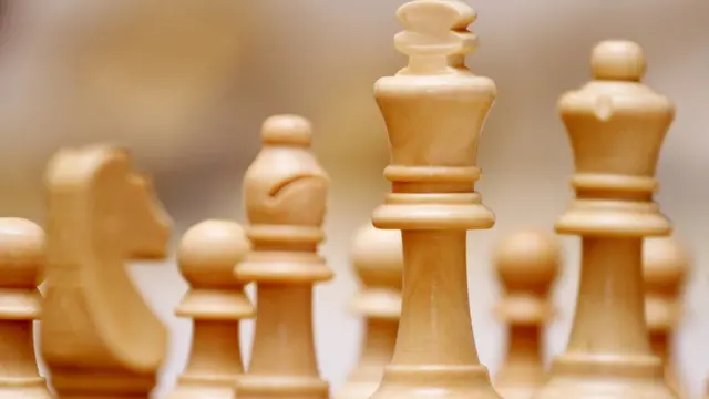 செஸ் ராஜாவுக்கு சிலுவைக் குறி ஏன்?