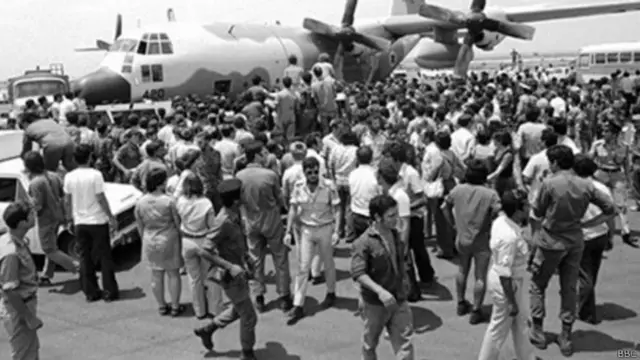 ઈઝરાયલના વિમાનમાંથી ઉતરી રહેલા બંધકો