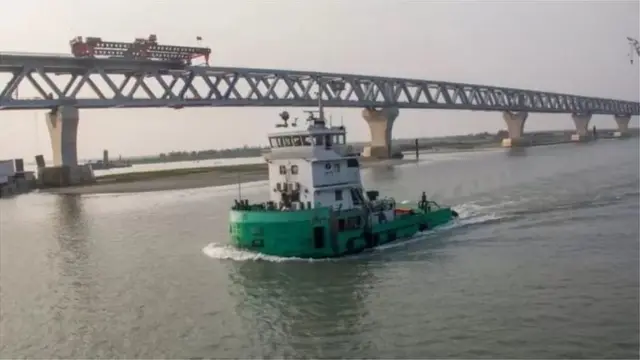 বর্তমানে ফেরি পারাপারে যে টোল দিতে হয়, সেতু পার হতে তার প্রায় দেড় গুণ টোল দিতে হবে।