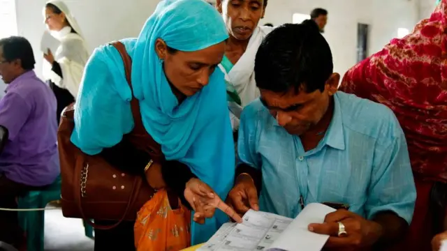 এনএরসির চূড়ান্ত তালিকায় নাম খুঁজতে শনিবার সকাল থেকে ভীড়
