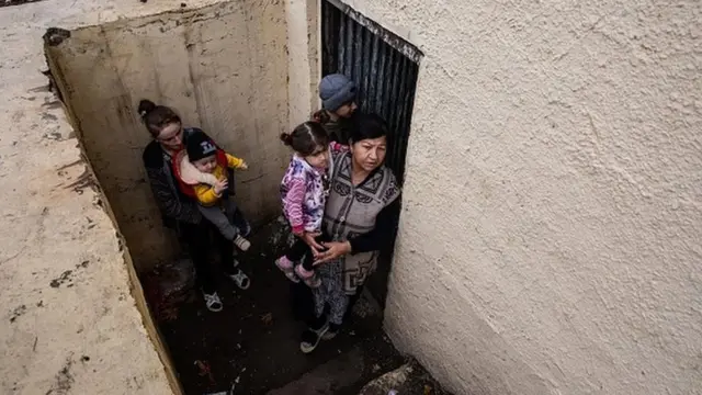 Əli uşaqlı qadın