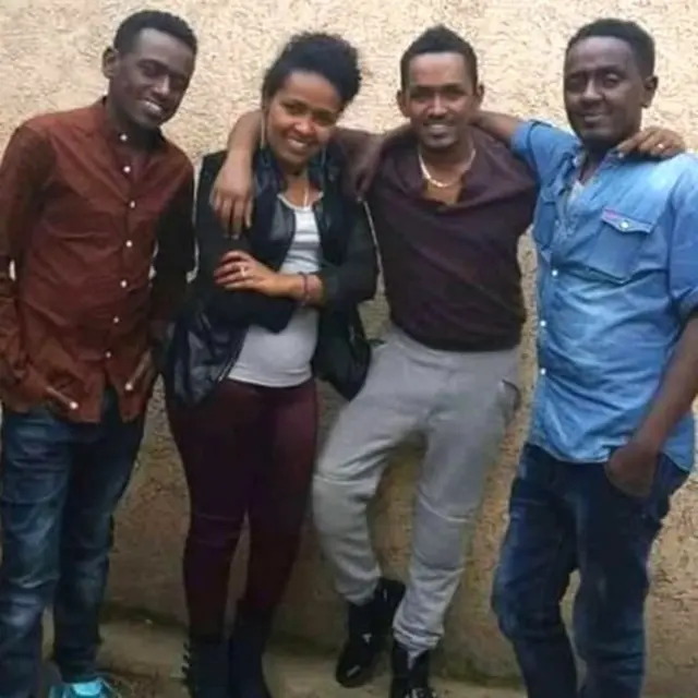 ሃጫሉ ሁንዴሳ ከወንድሞቹ ጋር