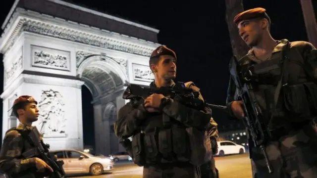 फ़्रेंच सुरक्षाकर्मी