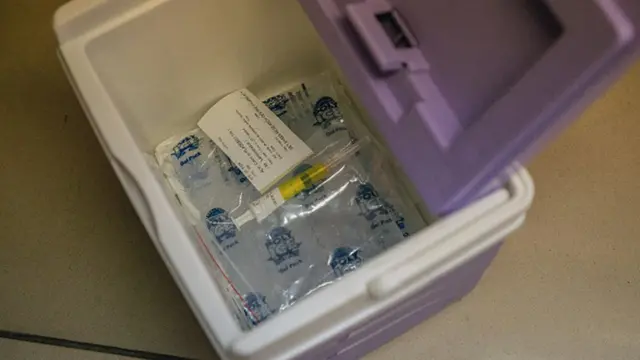 Un vaccin du VIH Sida dans une glacière à Pretroria, en Afrique du Sud