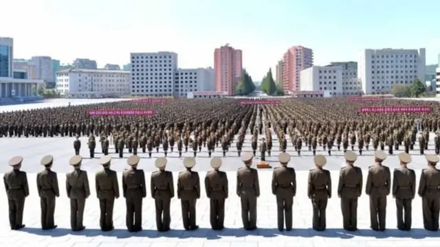 ලෝකයේ සිව්වෙනි තැන හිමිකර ගන්නා උතුරු කොරියානු යුද හමුදාව ඇමෙරිකාවට සිය යුද ශක්තිය ප්‍රදර්ශනය කරමින්