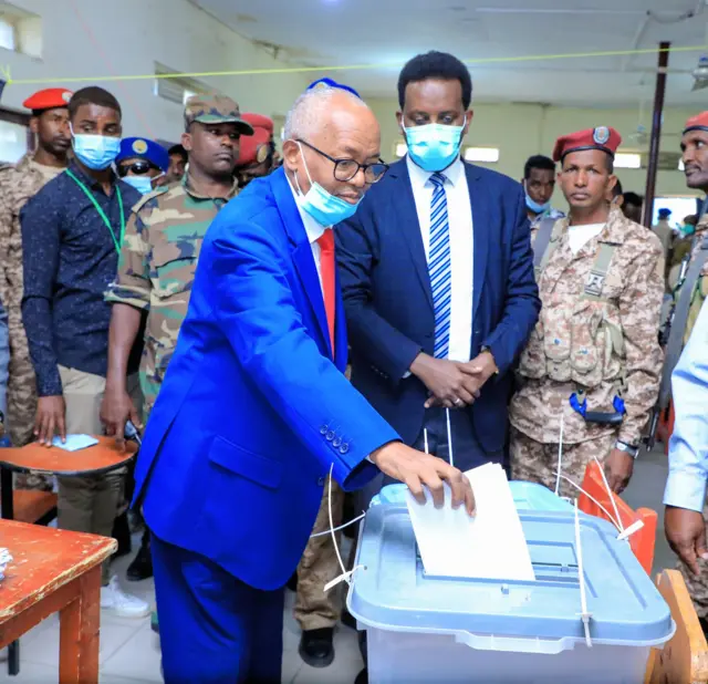 Madaxweyneku xigeenka Somaliland, Cabdiraxmaan Cabdilaahi Ismaaciil (Saylici) oo codkiisa ka dhiibtay magaalada Boorama