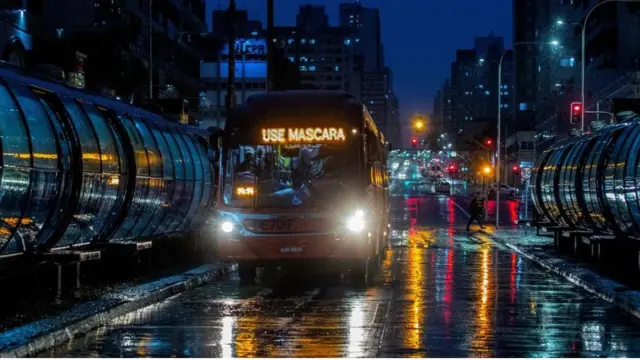 Ônibus com sinalcadastro 20betque lê use máscaracadastro 20betCuritiba