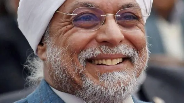 கர்ணனுக்கு மனநலப் பாதிப்பு ஏற்பட்டுள்ளதா என்பதை கண்டறிய நீதிபதி ஜே.எஸ்.கேஹர் தலைமையிலான அமர்வு உத்தரவிட்டது