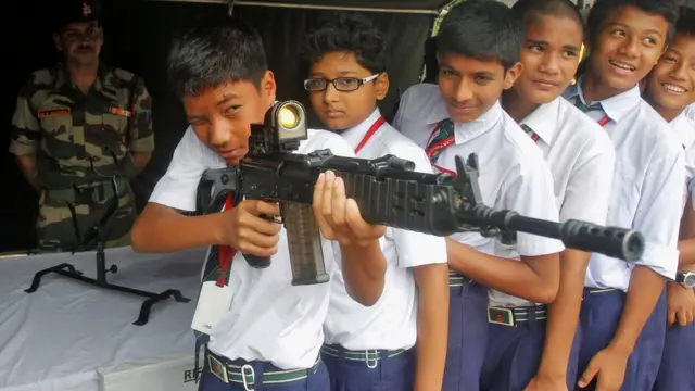 India, anak laki-laki