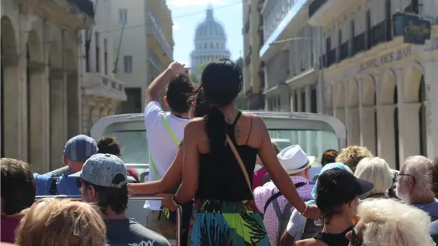 Küba'da turistler