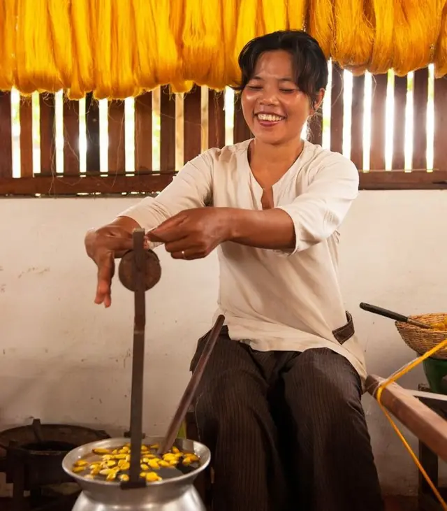 kamboja, tenun, sejarah, khmer merah, tenun emas, sutra emas
